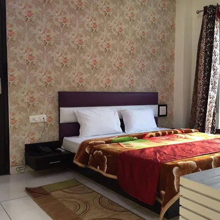 Oyo 30415 Hotel White City Anandpur  Esterno foto