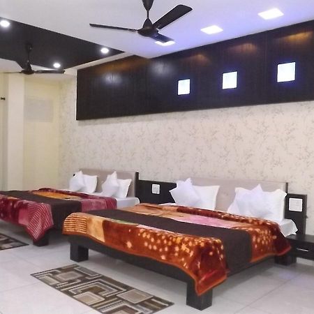 Oyo 30415 Hotel White City Anandpur  Esterno foto