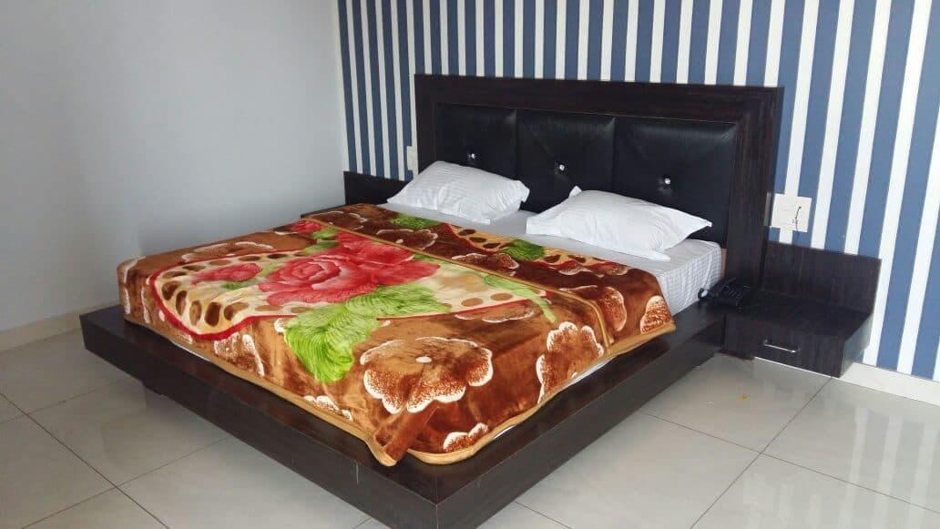 Oyo 30415 Hotel White City Anandpur  Esterno foto